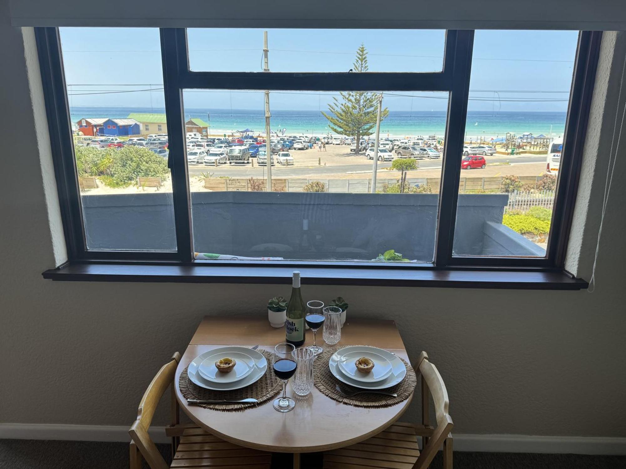 Front Retreat In Appartement Fish Hoek